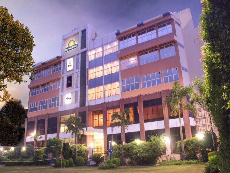 Days Hotel By Wyndham Neemrana Exterior foto